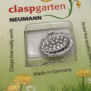 Clasp for jewelry making. Claspgarten 3 strand push box clasp